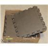 Image 1 : BOX WITH 10 GRAY INTER-LOCKING FOAM