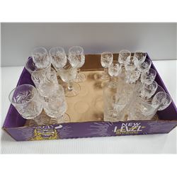 21 PIECE PINWHEEL CRYSTAL GLASS SET
