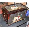 Image 1 : BROWN FLORAL PAINTED TRUNK