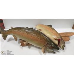 PAIR OF TAXIDERMY TROUT MOUNTS