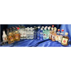FLAT OF AIRPLANE BOTTLES INCLUDING:9 BOTTLES OF