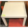 Image 1 : WHITE END TABLE 22 X 22 X 18