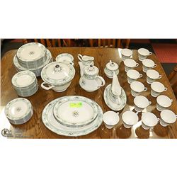 78PC WEDGWOOD CHINA SET MADE IN ENGLAND