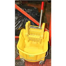 SPLASH GUARD 26Q BUCKET AND WRINGER
