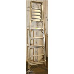 NEW 8 FOOT ALUMINUM LADDER