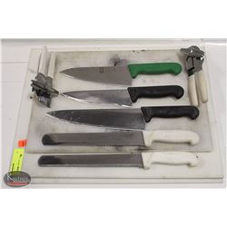LOT OF ASSORTED CUTTING BOARDS & VARIOUS KNIVES