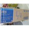 Image 1 : NEW BOX OF PAPER TOWEL