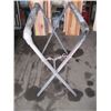 Image 2 : 4 FOLDING STANDS.