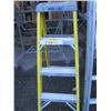 Image 1 : 4' ALUMINUM & FIBREGLASS LADDER