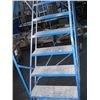 Image 2 : 8 STEP MOVEABLE LADDER