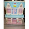 Image 1 : FISHER PRICE DOLLHOUSE