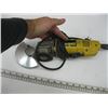 Image 2 : DEWALT ANGLE GRINDER