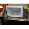 Image 2 : DANBY STAINLESS STEEL MICROWAVE