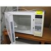 Image 2 : WHITE GOLD STAR MICROWAVE