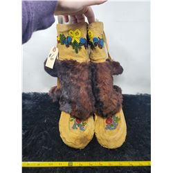 Pair of mukluks, beading, beaver trim, 9 1?2” inches heel to toe