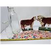 Image 3 : 186. Lot of wood Hereford cows, and 3 milk bottles with lids