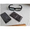 Image 2 : New Epson 3D glasses with cloth pouch and lens wipes.