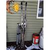 Image 1 : Vintage downhill skis 7 poles, with boot buckler and straps. Vehicle roof rack.