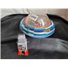 Image 1 : 1950's tin flying saucer and robot. Some damage.