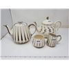Image 1 : 2 tea pots, cream and sugar