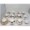 Image 2 : 12 cups & saucers