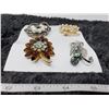 Image 2 : 4 brooches