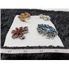 Image 2 : 4 brooches