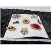 Image 2 : 8 Brooches