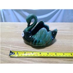 blue mountain pottery swan (has repairs)
