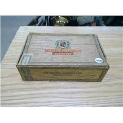 cigar box w/ collectible keychains keychains, etc