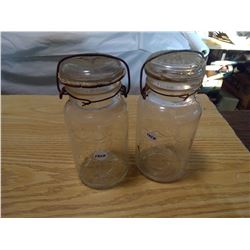 2 vintage jars