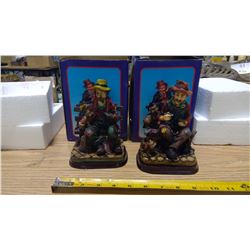 2 figurines in boxes