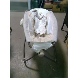baby chair (fisher price) folds up for storage