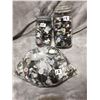 Image 1 : 4lb bag & 2 jars of buttons