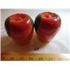 Image 2 : VINTAGE HULL POTTERY APPLE SHAPED SALT & PEPPER SET