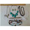 Image 2 : VINTAGE COSTUME JEWELRY NECKLACES & BRACELET