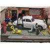 Image 3 : Schuco diorama garage 1:43 scale white Porsche