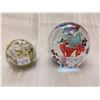 Image 1 : Glass paperweights (2)