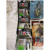 Image 6 : 4 large & 4 medium action figures