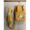 Image 2 : Rotary telephone - gold