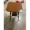 Image 1 : Maple parlour table 20 X 20 X 29" tall