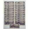 Image 2 : Bank of Canada $10 1954 Assorted Lot of 25 Notes