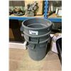 Image 1 : 3 BRUTE GARBAGE CANS