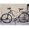 Image 1 : WHITE GIANT ROAM1 24 - SPEED HYBRID STYLE ROAD BIKE WITH FULL DISC BRAKES