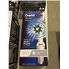 Image 1 : Oral-B Pro 1000 Rechargeable Toothbrush