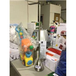 Umbra Toilet Paper Stand