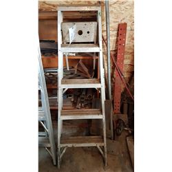 60" Step Ladder