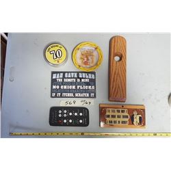 Lot Wallhangings & Novelty Items