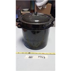 Enamelware Pot & Strainer