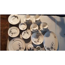 Royal Tettay Service For 8 China Set